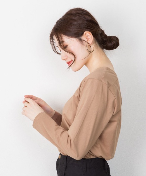 aity(アイティ)の「M-5L コットンスクエアネック無地カットソー 夏服(Tシャツ/カットソー・レディース・ブラック/オフホワイト/グレイッシュベージュ/チャコールグレー/モカ・M~L/4L~5L/LL~3L)」の18枚目の写真