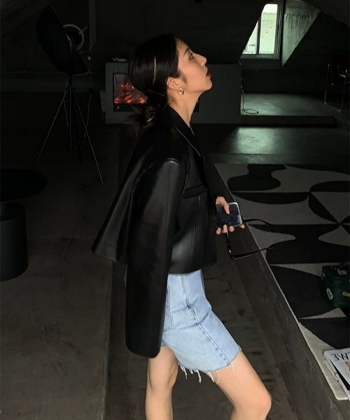 Ritzy（リッツィー）の「クロップドフェイクレザーショートダブルテーラードジャケット（テーラードジャケット・レディース・ブラック・S/M）」の16枚目の写真