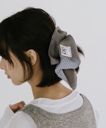 duei（デュイ）の「バイカラーストライプスクエアビッグシュシュ（シュシュ）」