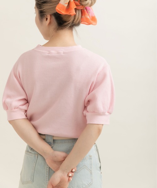 CHILD WOMAN(チャイルドウーマン)の「コットンワッフル製品染 半袖パフスリーブプルオーバー(Tシャツ/カットソー・レディース・アイボリー/ピンク/イエロー/パープル・FREE)」の8枚目の写真