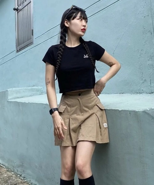 MUCENT(ムセント)の「◇MUCENT◇ブランド直輸入正規品/着丈が選べる/MUCENT SMALL LOGO T スモールロゴ半袖Tシャツ男女共用(Tシャツ/カットソー・レディース・ホワイト/ブラック・S/L/M)」の2枚目の写真