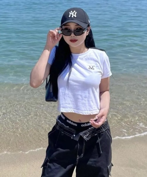 MUCENT(ムセント)の「◇MUCENT◇ブランド直輸入正規品/着丈が選べる/MUCENT SMALL LOGO T スモールロゴ半袖Tシャツ男女共用(Tシャツ/カットソー・レディース・ホワイト/ブラック・S/L/M)」の15枚目の写真