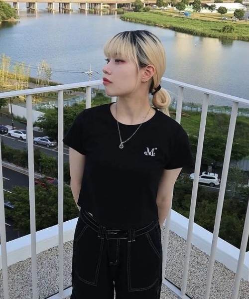 MUCENT(ムセント)の「◇MUCENT◇ブランド直輸入正規品/着丈が選べる/MUCENT SMALL LOGO T スモールロゴ半袖Tシャツ男女共用(Tシャツ/カットソー・レディース・ホワイト/ブラック・S/L/M)」の18枚目の写真