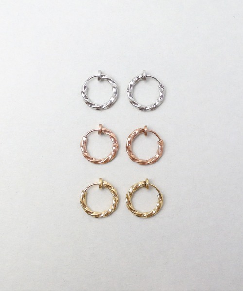 ieLS(イエルズ)の「金属アレルギー対応「ieLS」ステンレス ツイストフープイヤリング S(イヤリング・レディース・シルバー/ゴールド/ピンクゴールド・ONE SIZE)」の3枚目の写真
