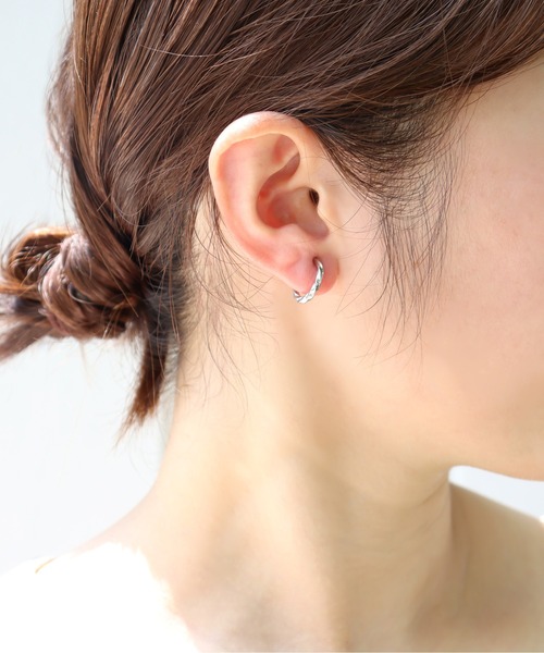 ieLS(イエルズ)の「金属アレルギー対応「ieLS」ステンレス ツイストフープイヤリング S(イヤリング・レディース・シルバー/ゴールド/ピンクゴールド・ONE SIZE)」の1枚目の写真