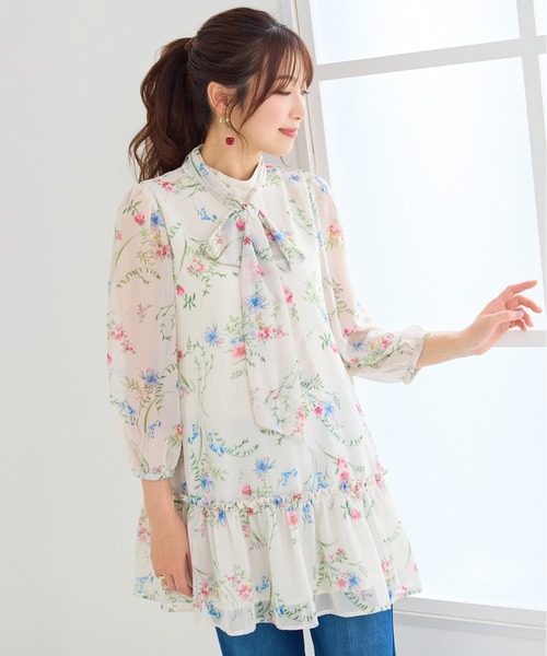 Rose Tiara(ローズティアラ)の「ボタニカルプリントリボンタイチュニック(チュニック・レディース・ベージュ/ネイビー・38/46/42)」の8枚目の写真
