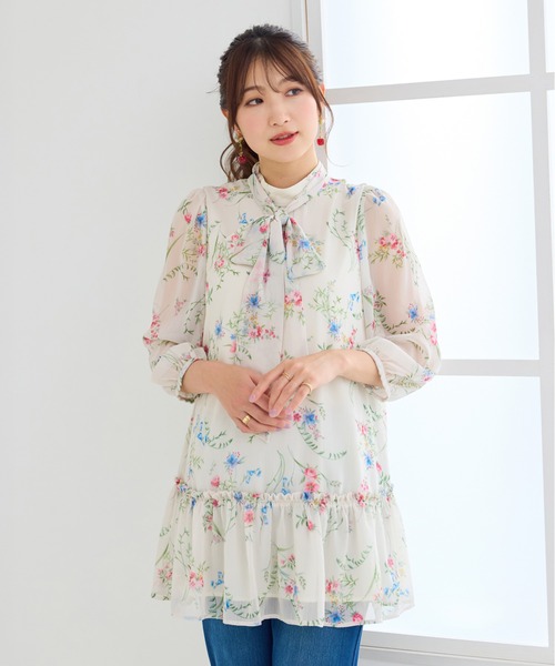 Rose Tiara(ローズティアラ)の「ボタニカルプリントリボンタイチュニック(チュニック・レディース・ベージュ/ネイビー・38/46/42)」の3枚目の写真
