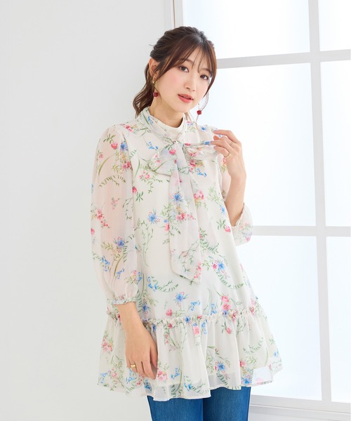Rose Tiara(ローズティアラ)の「ボタニカルプリントリボンタイチュニック(チュニック・レディース・ベージュ/ネイビー・38/46/42)」の4枚目の写真