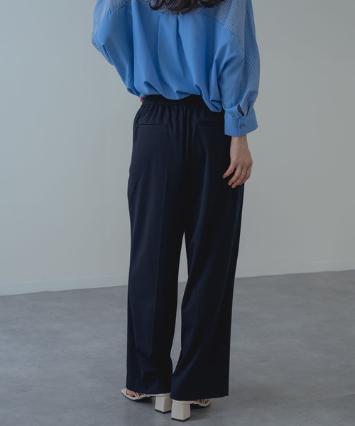 ANNA LUNA(アンナルナ)の「【ANNA LUNA】すっきり見え を叶える タック ストレート パンツ(その他パンツ・レディース・ブラック/グレイッシュベージュ/ネイビー・MEDIUM)」の7枚目の写真