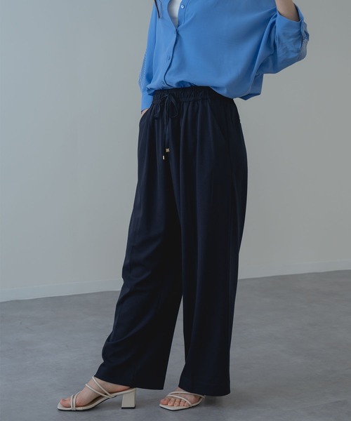 ANNA LUNA(アンナルナ)の「【ANNA LUNA】すっきり見え を叶える タック ストレート パンツ(その他パンツ・レディース・ブラック/グレイッシュベージュ/ネイビー・MEDIUM)」の5枚目の写真