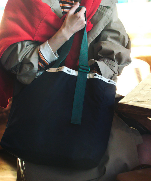 LeSportsac（レスポートサック）の「LG HANDLE ADJ TOTE ディープシー/ボトルグリーンウェビング（トートバッグ・レディース・ブルー・FREE）」の6枚目の写真