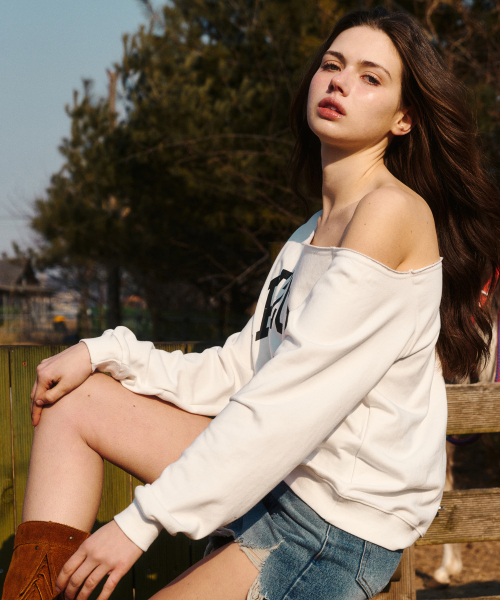 ERER(エルエル)の「Off-shoulder Arizona Sweatshirt Ivory(スウェット・レディース・アイボリー・F)」の5枚目の写真