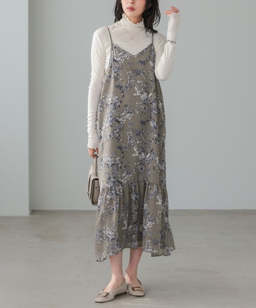 itto...(イット)の「花柄シフォンキャミソールワンピース(ワンピース・レディース・ブラック/モカ・FREE)」の3枚目の写真