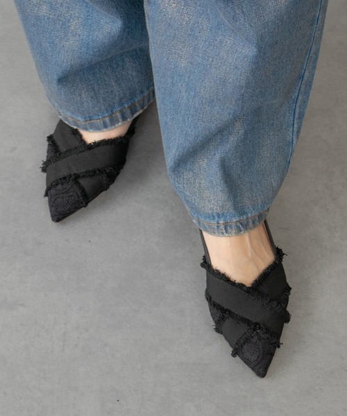 inter-chaussures(インターショシュール)の「【INTER-CHAUSSURES】ポインテッドトウローヒールバックバンド(I61301)(パンプス・レディース・ベージュ系その他/ブラック系その他・38/37/36/35/39)」の8枚目の写真