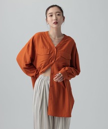 Vネック」に該当するレディースのシャツ/ブラウス（オレンジ/橙色系