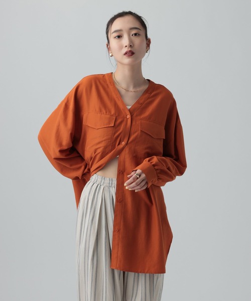 LEPSIM(レプシィム)の「Vネックオーバーシャツ長袖チュニック 643022(シャツ/ブラウス・レディース・チャコールグレー/オレンジ/グレイッシュベージュ/グリーン系その他・FREE)」の4枚目の写真