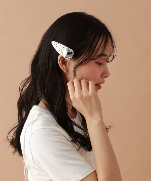 tiny tiny（ティニーティニー）の「ドット柄パッチンピン[tiny tiny(ティニーティニー)]（バレッタ/ヘアクリップ・レディース・ブラック/ホワイト・0）」の7枚目の写真