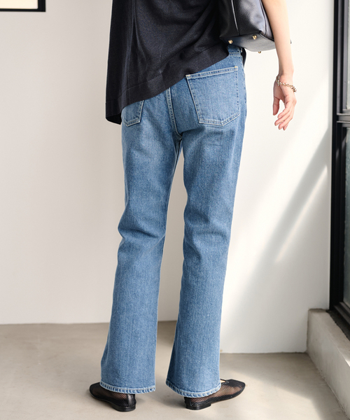 FRAMeWORK（フレームワーク）の「ルーズフレアデニムパンツ（デニムパンツ・レディース・ブラック/ホワイト/ブルー系その他・36/38/40）」の3枚目の写真