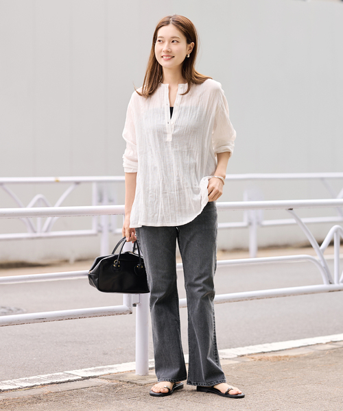 FRAMeWORK（フレームワーク）の「ルーズフレアデニムパンツ（デニムパンツ・レディース・ブラック/ホワイト/ブルー系その他・36/38/40）」の4枚目の写真