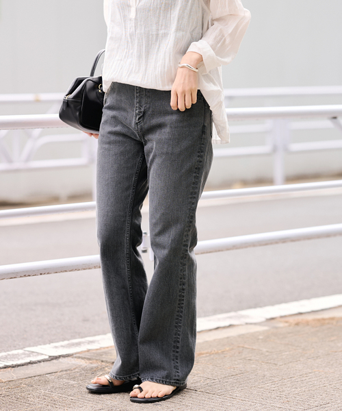 FRAMeWORK（フレームワーク）の「ルーズフレアデニムパンツ（デニムパンツ・レディース・ブラック/ホワイト/ブルー系その他・36/38/40）」の7枚目の写真