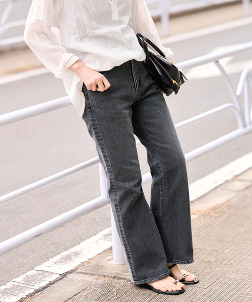 FRAMeWORK（フレームワーク）の「ルーズフレアデニムパンツ（デニムパンツ・レディース・ブラック/ホワイト/ブルー系その他・36/38/40）」の8枚目の写真