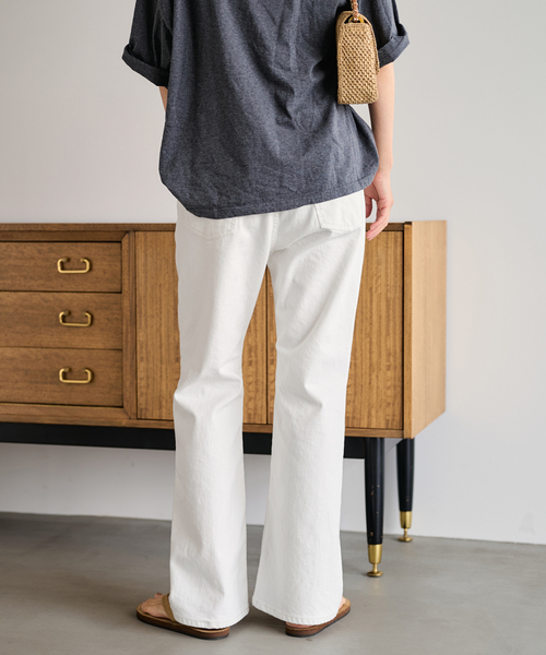 FRAMeWORK（フレームワーク）の「ルーズフレアデニムパンツ（デニムパンツ・レディース・ブラック/ホワイト/ブルー系その他・36/38/40）」の16枚目の写真