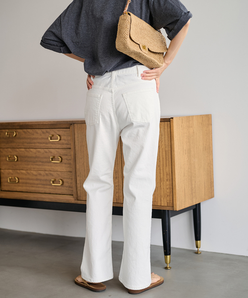 FRAMeWORK（フレームワーク）の「ルーズフレアデニムパンツ（デニムパンツ・レディース・ブラック/ホワイト/ブルー系その他・36/38/40）」の17枚目の写真