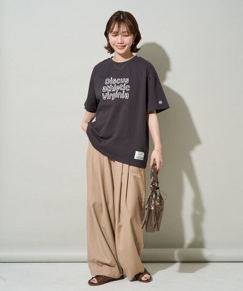 FREAK'S STORE（フリークスストア）の「限定展開 DISCUS ATHLETIC × FREAK'S STORE/ディスカスアスレチック 別注 ロゴ 半袖 Tシャツ（Tシャツ/カットソー・レディース・ブラック/オフホワイト/ネイビー/ブラウン・ﾌﾘ-）」の5枚目の写真