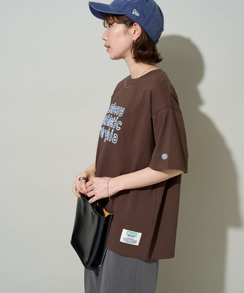FREAK'S STORE（フリークスストア）の「限定展開 DISCUS ATHLETIC × FREAK'S STORE/ディスカスアスレチック 別注 ロゴ 半袖 Tシャツ（Tシャツ/カットソー・レディース・ブラック/オフホワイト/ネイビー/ブラウン・ﾌﾘ-）」の19枚目の写真