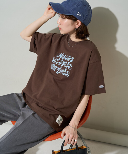 FREAK'S STORE（フリークスストア）の「限定展開 DISCUS ATHLETIC × FREAK'S STORE/ディスカスアスレチック 別注 ロゴ 半袖 Tシャツ（Tシャツ/カットソー・レディース・ブラック/オフホワイト/ネイビー/ブラウン・ﾌﾘ-）」の21枚目の写真