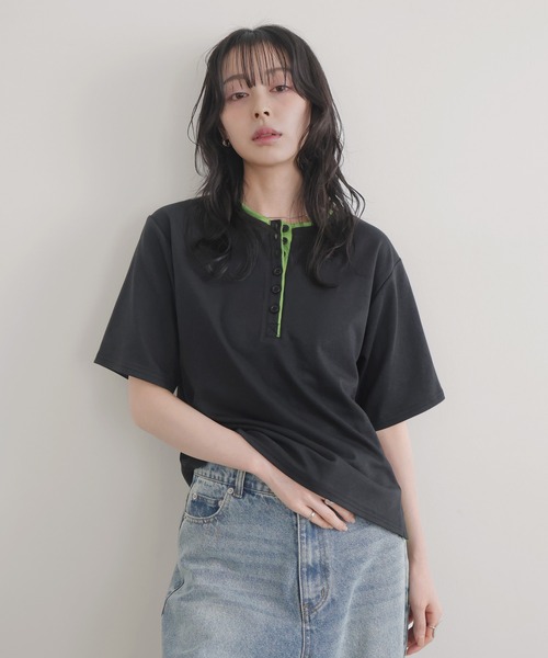 LIAN(リアン)の「バイカラーヘンリーネックTシャツ(Tシャツ/カットソー・レディース・ブラック/グレー/オフホワイト/ブルー・FREE)」の3枚目の写真