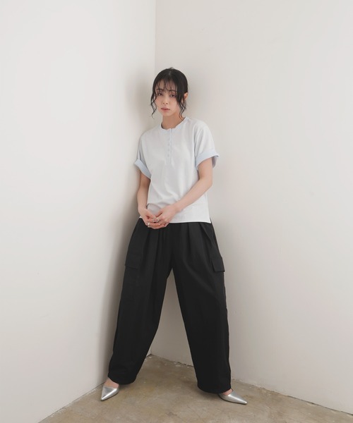 LIAN(リアン)の「バイカラーヘンリーネックTシャツ(Tシャツ/カットソー・レディース・ブラック/グレー/オフホワイト/ブルー・FREE)」の7枚目の写真