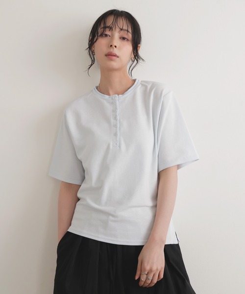 LIAN(リアン)の「バイカラーヘンリーネックTシャツ(Tシャツ/カットソー・レディース・ブラック/グレー/オフホワイト/ブルー・FREE)」の8枚目の写真