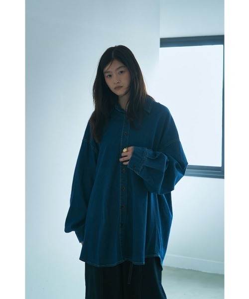 marjour(マージュール)の「DRAPE DENIM SHIRT TUNIC(シャツ/ブラウス・レディース・インディゴブルー/ブルー・M)」の1枚目の写真