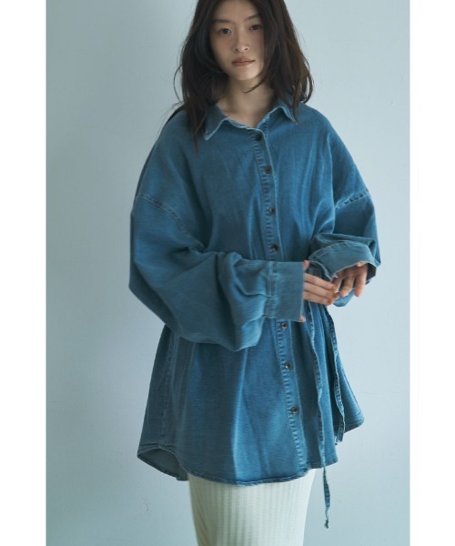 marjour(マージュール)の「DRAPE DENIM SHIRT TUNIC(シャツ/ブラウス・レディース・インディゴブルー/ブルー・M)」の22枚目の写真