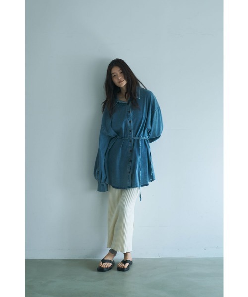 marjour(マージュール)の「DRAPE DENIM SHIRT TUNIC(シャツ/ブラウス・レディース・インディゴブルー/ブルー・M)」の4枚目の写真