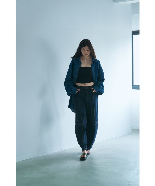 marjour(マージュール)の「DRAPE DENIM SHIRT TUNIC(シャツ/ブラウス・レディース・インディゴブルー/ブルー・M)」の6枚目の写真