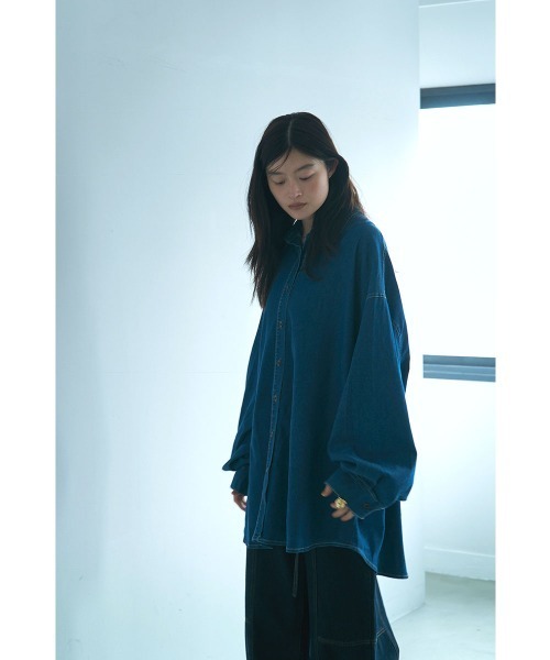 marjour(マージュール)の「DRAPE DENIM SHIRT TUNIC(シャツ/ブラウス・レディース・インディゴブルー/ブルー・M)」の7枚目の写真