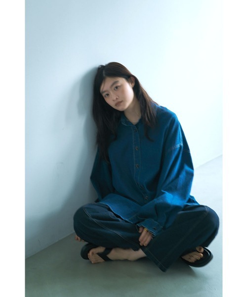 marjour(マージュール)の「DRAPE DENIM SHIRT TUNIC(シャツ/ブラウス・レディース・インディゴブルー/ブルー・M)」の8枚目の写真