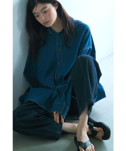 marjour(マージュール)の「DRAPE DENIM SHIRT TUNIC(シャツ/ブラウス・レディース・インディゴブルー/ブルー・M)」の9枚目の写真