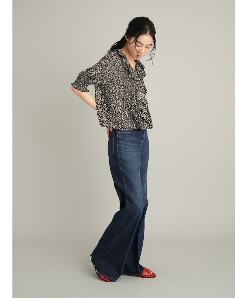 Mila Owen（ミラオーウェン）の「【MILA PANTS】フレアデニムパンツ（デニムパンツ・レディース・ライトブルー/ブルー/ホワイト・1/0/00）」の17枚目の写真