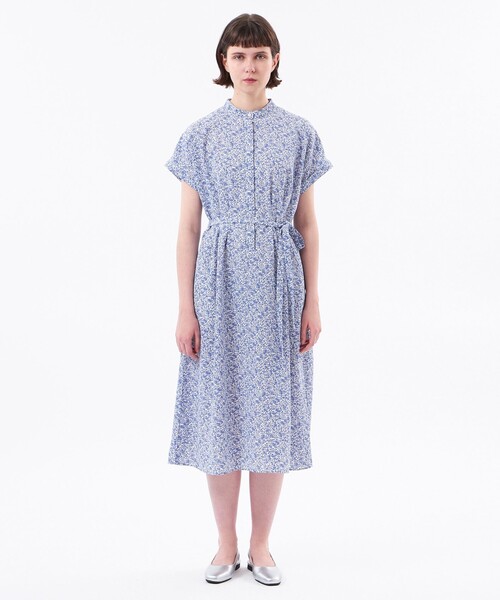 MACKINTOSH PHILOSOPHY（ﾏｯｷﾝﾄｯｼｭ ﾌｨﾛｿﾌｨｰ）の「【WEB&一部店舗限定】バイカラーフラワープリントワンピース（ワンピース・レディース・ブルー/ブラック・36/38）」の5枚目の写真