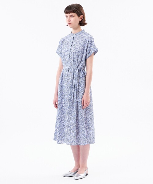 MACKINTOSH PHILOSOPHY（ﾏｯｷﾝﾄｯｼｭ ﾌｨﾛｿﾌｨｰ）の「【WEB&一部店舗限定】バイカラーフラワープリントワンピース（ワンピース・レディース・ブルー/ブラック・36/38）」の6枚目の写真