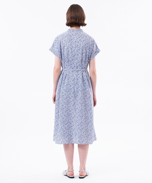 MACKINTOSH PHILOSOPHY（ﾏｯｷﾝﾄｯｼｭ ﾌｨﾛｿﾌｨｰ）の「【WEB&一部店舗限定】バイカラーフラワープリントワンピース（ワンピース・レディース・ブルー/ブラック・36/38）」の7枚目の写真