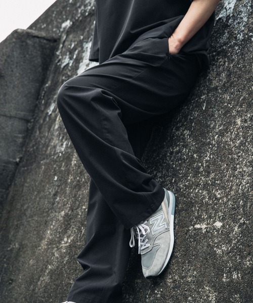 ITEMS URBANRESEARCH(アイテムズ アーバンリサーチ)の「『接触冷感/速乾/イージーケア』WINDY MESH ジップポケットパンツ(その他パンツ・メンズ・ブラック/チャコールグレー/ネイビー・MEDIUM/LARGE/X-LARGE)」の2枚目の写真