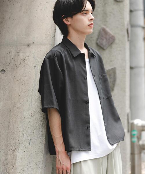 SENSE OF PLACE by URBAN RESEARCH(センスオブプレイスバイアーバンリサーチ)の「『イージーケア/速乾』リネンライクボクシーシャツ(シャツ/ブラウス・メンズ・アイボリー/ブラック/ブルー・MEDIUM/LARGE)」の2枚目の写真