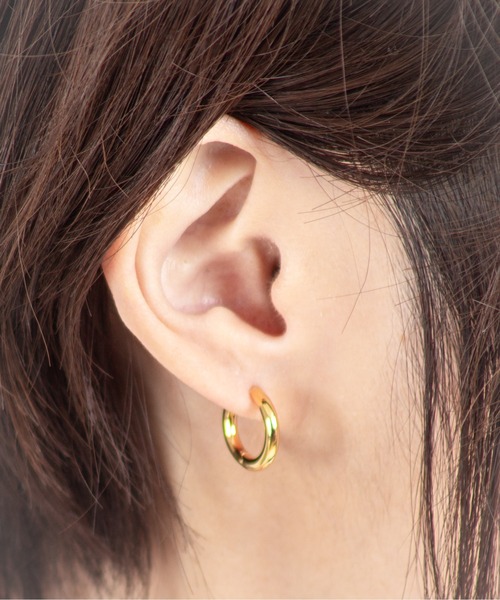 TOM WOOD(トムウッド)の「【TOMWOOD】Classic Hoop Small クラシックフープ スモール ピアス ユニセックス(ピアス(両耳用)・レディース・ゴールド・FREE)」の1枚目の写真