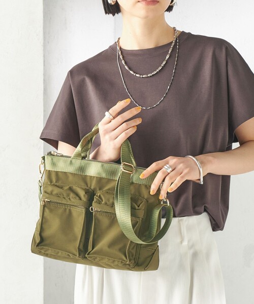 SHIPS(シップス)の「【WEB限定】Hyman Roth:〈撥水加工〉ナイロン ミニ ヘルメット バッグ(ショルダーバッグ・レディース・ネイビー/ブラック/ライトカーキ・ONE SIZE)」の3枚目の写真