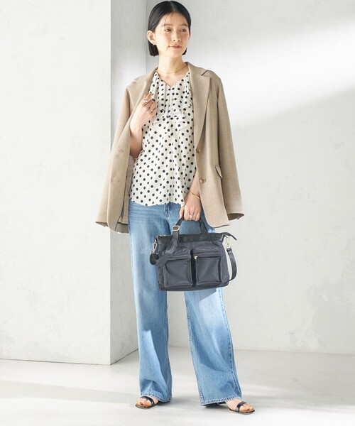 SHIPS(シップス)の「【WEB限定】Hyman Roth:〈撥水加工〉ナイロン ミニ ヘルメット バッグ(ショルダーバッグ・レディース・ネイビー/ブラック/ライトカーキ・ONE SIZE)」の7枚目の写真