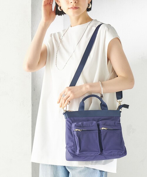 SHIPS(シップス)の「【WEB限定】Hyman Roth:〈撥水加工〉ナイロン ミニ ヘルメット バッグ(ショルダーバッグ・レディース・ネイビー/ブラック/ライトカーキ・ONE SIZE)」の9枚目の写真